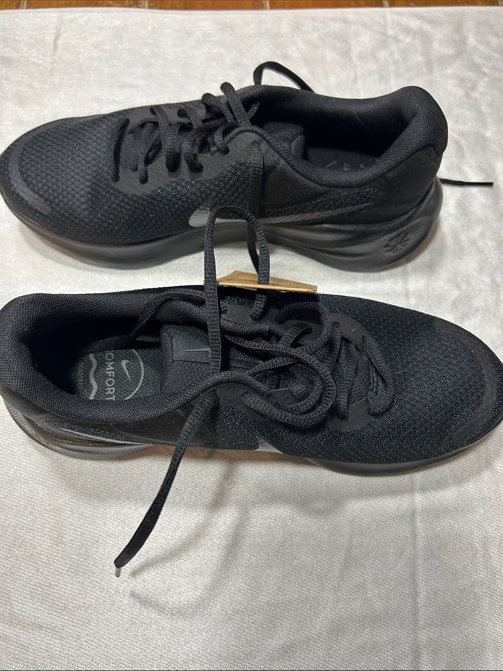 Nike Revolution New sneakers triple black- running - unisex 8.5 - Picture 2 of 10